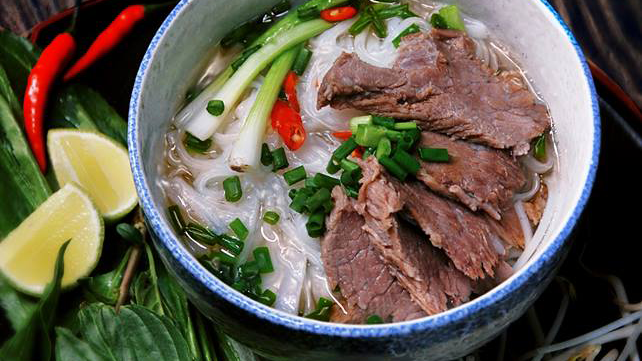 8 món ăn đặc sản Hà Nội nổi tiếng nhất đã lên báo nước ngoài