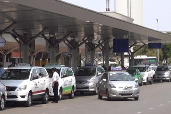 Ô tô đưa đón khách vào sân bay sẽ không phải mất phí