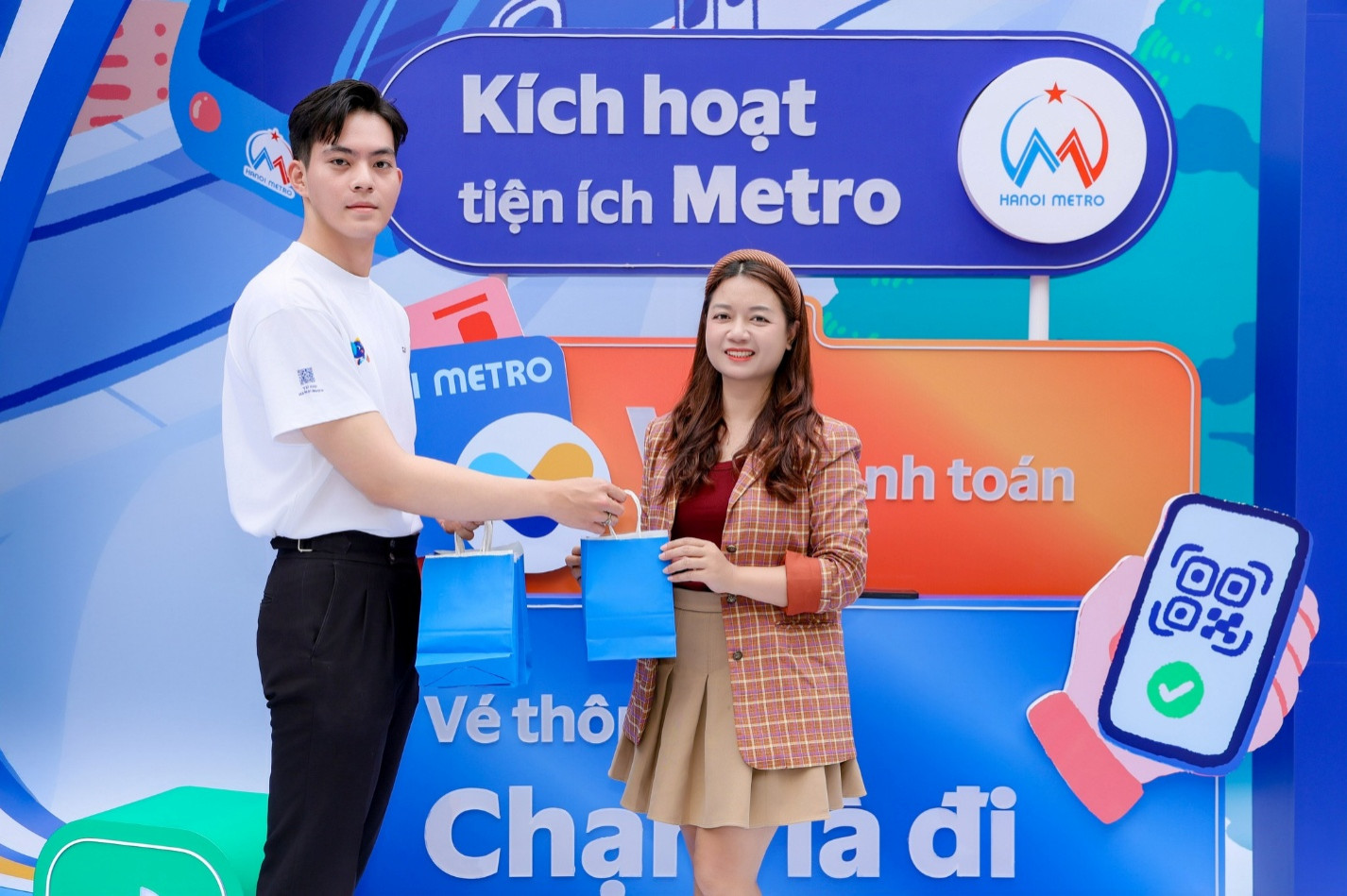 thanh toán không tiền mặt vé tháng xe bus tàu điện Hà Nội
