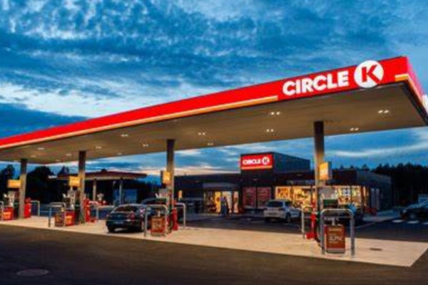 Cửa hàng tiện lợi 24/7: dịch vụ không ngủ tại Hà Nội và TP.HCM